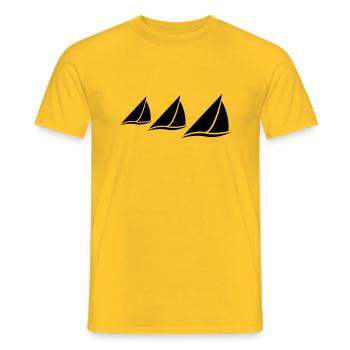 3 Sailing Boats Logo - Männer T-Shirt - Gelb - Vorne - AI Model Male 178 dark (178cm)