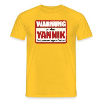 Yannik Name Lustiges Warnschild - Männer T-Shirt - Gelb - Vorne - AI Model Male 178 dark (178cm)