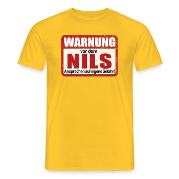 Nils Name Lustiges Warnschild - Männer T-Shirt - Gelb - Vorne - AI Model Male 178 dark (178cm)