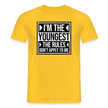 Je suis le plus jeune Les règles ne s’appliquent pas à moi Blague - T-shirt homme - jaune - Devant - AI Model Male 178 dark (178cm)
