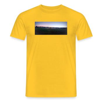 IMG 20220912 063630 PANO - Männer T-Shirt - Gelb - Vorne - AI Model Male 178 dark (178cm)