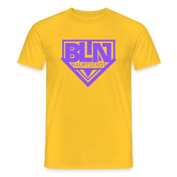 Berlin BLN Hauptstadt Purple - Männer T-Shirt - Gelb - Vorne - AI Model Male 178 dark (178cm)