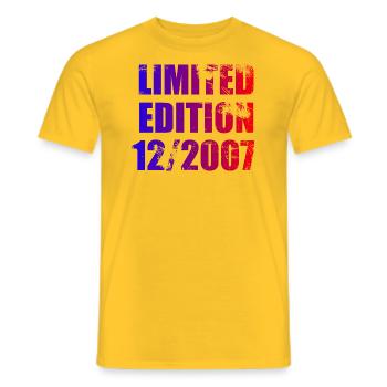 16e anniversaire Edition limitée 12/2007 - T-shirt homme - jaune - Devant - AI Model Male 178 dark (178cm)