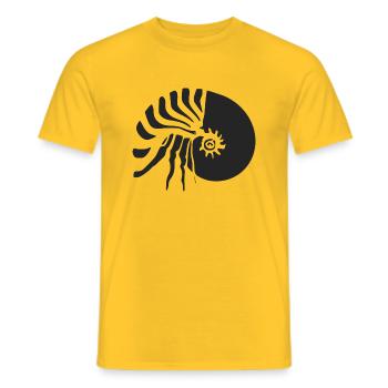 Herr Nautilus - Männer T-Shirt - Gelb - Vorne - AI Model Male 178 dark (178cm)
