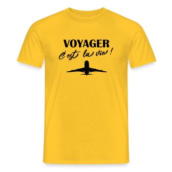 voyager c'est la vie t-shirt voyage cadeau humour - T-shirt homme - jaune - Devant - AI Model Male 178 dark (178cm)