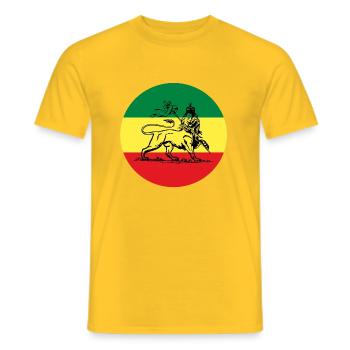 Lion of Judah - Jah Rastafari Reggae Rasta Flag - Männer T-Shirt - Gelb - Vorne - AI Model Male 178 dark (178cm)