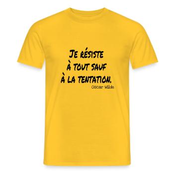 Je résiste à tout sauf à la tentation oscar wilde. - T-shirt homme - jaune - Devant - AI Model Male 178 dark (178cm)