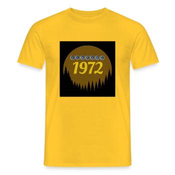 Cool Vintage 1972 retro forest sunset background - Men's T-Shirt - yellow - Front - AI Model Male 178 dark (178cm)