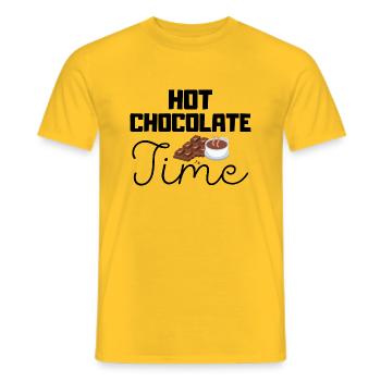 Citations d’hiver mignonnes - temps de chocolat chaud - T-shirt homme - jaune - Devant - AI Model Male 178 dark (178cm)