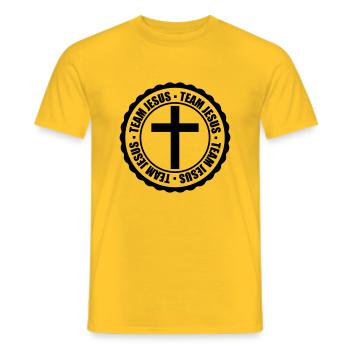 Stamp Team Jésus - T-shirt homme - jaune - Devant - AI Model Male 178 dark (178cm)
