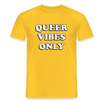 Queer Vibes Seulement LGBT PRIDE - T-shirt homme - jaune - Devant - AI Model Male 178 dark (178cm)