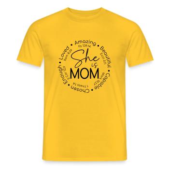 Sie ist Mutter Worte Kreis - Männer T-Shirt - Gelb - Vorne - AI Model Male 178 dark (178cm)