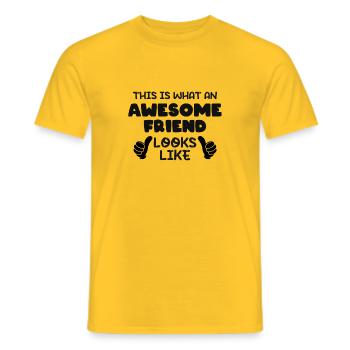 This is what an Awesome Friend Looks Like - Männer T-Shirt - Gelb - Vorne - AI Model Male 178 dark (178cm)