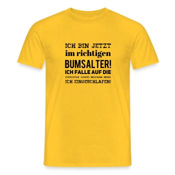 Ich bin jetzt im richtigen Bumsalter. Ich falle au - Männer T-Shirt - Gelb - Vorne - AI Model Male 178 dark (178cm)