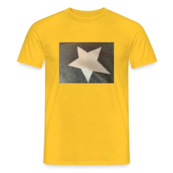 Étoiles Hodie - T-shirt homme - jaune - Devant - AI Model Male 178 dark (178cm)