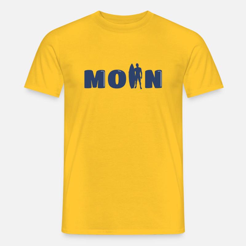 Moin mit Surfer - Männer T-Shirt - Gelb
