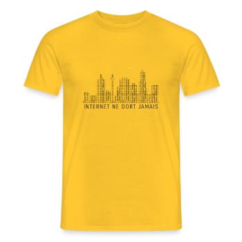 Internet ne dort jamais [aff.] - T-shirt homme - jaune - Devant - AI Model Male 178 dark (178cm)