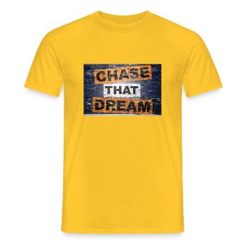 Jagen Sie diesen Traum mit Schriftzug Graffiti - Männer T-Shirt - Gelb - Vorne - AI Model Male 178 dark (178cm)