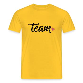 team herz - Männer T-Shirt - Gelb - Vorne - AI Model Male 178 dark (178cm)