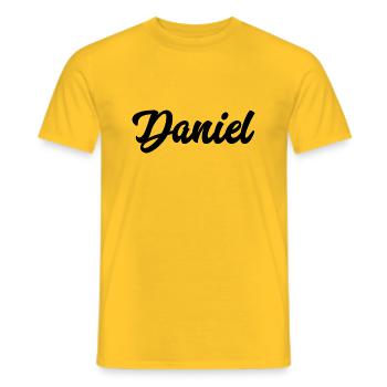 Daniel Custom Text Nom d’anniversaire - T-shirt homme - jaune - Devant - AI Model Male 178 dark (178cm)