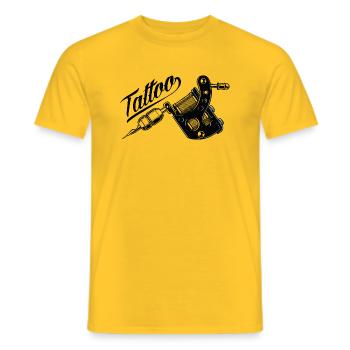 Tattoo Skull & Outlaw Streetwear - Männer T-Shirt - Gelb - Vorne - AI Model Male 178 dark (178cm)