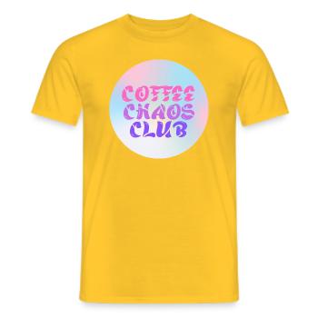 Coffee Chaos Club - Männer T-Shirt - Gelb - Vorne - AI Model Male 178 dark (178cm)