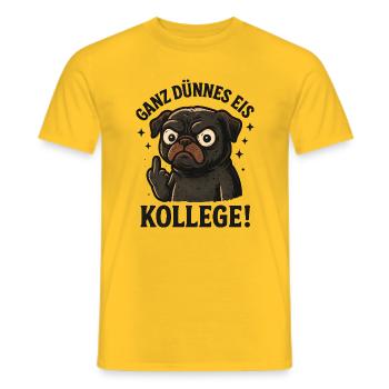 Chien carlin collègue de glace très mince - T-shirt homme - jaune - Devant - AI Model Male 178 dark (178cm)