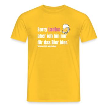 Sorry Ladies, aber ich bin nur für das Bier hier. - Männer T-Shirt - Gelb - Vorne - AI Model Male 178 dark (178cm)