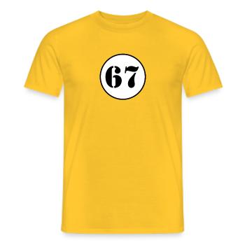 NUMMER 67 Siebenundsechzig Geburtstag Geschenk - Männer T-Shirt - Gelb - Vorne - AI Model Male 178 dark (178cm)