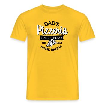 Dad's Pizzeria Daddy pizza baker outdoor kitchen - Men's T-Shirt - yellow - Front - AI Model Male 178 dark (178cm)