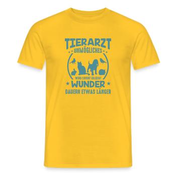 Tierarzt Sprüche Unmögliches - Männer T-Shirt - Gelb - Vorne - AI Model Male 178 dark (178cm)