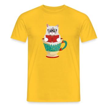 Niedliche Ragdoll-Katze, die ein Buch in einer Kaffeetasse liest - Männer T-Shirt - Gelb - Vorne - AI Model Male 178 dark (178cm)