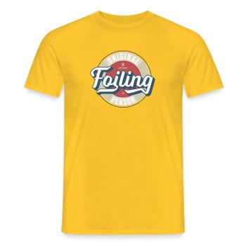 Foiling Label - Männer T-Shirt - Gelb - Vorne - AI Model Male 178 dark (178cm)