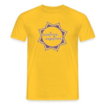 einatmen ausatmen Yoga Meditation Entspannung - Männer T-Shirt - Gelb - Vorne - AI Model Male 178 dark (178cm)