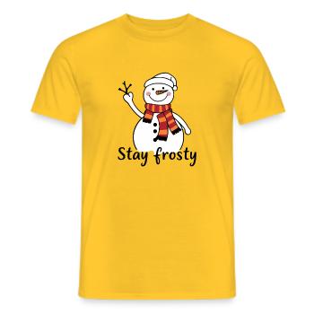 Fröhlicher Schneemann mit rotem Schal - Männer T-Shirt - Gelb - Vorne - AI Model Male 178 dark (178cm)
