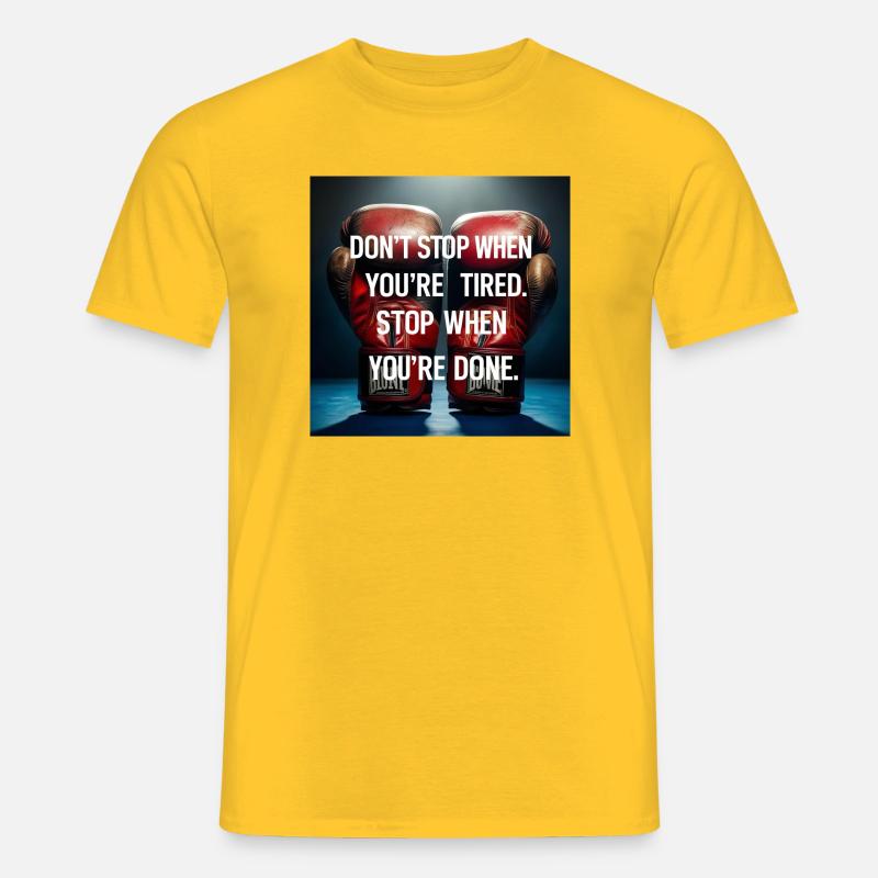 Durchhaltezitat auf Boxhandschuhen - Männer T-Shirt - Gelb