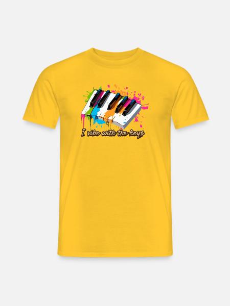 Im Einklang mit den Klavier Tasten - Pianist - Männer T-Shirt - Gelb