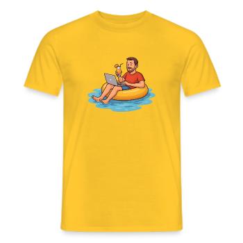 Télétravail au soleil dans la piscine - T-shirt homme - jaune - Devant - AI Model Male 178 dark (178cm)
