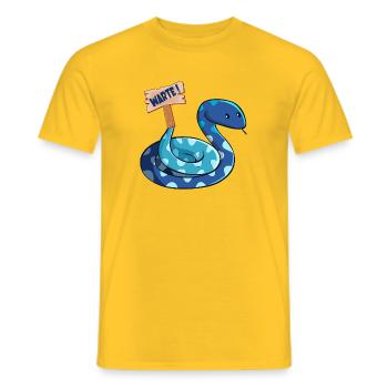 LUSTIGES WORTSPIEL WARTEN SCHLANGE - Männer T-Shirt - Gelb - Vorne - AI Model Male 178 dark (178cm)