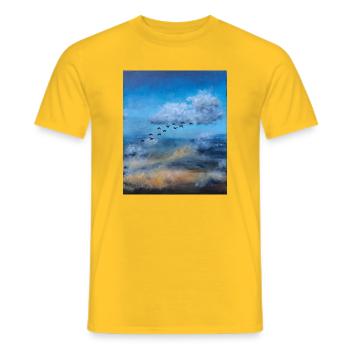 Oiseaux en vol au-dessus d’un ciel nuageux - T-shirt homme - jaune - Devant - AI Model Male 178 dark (178cm)