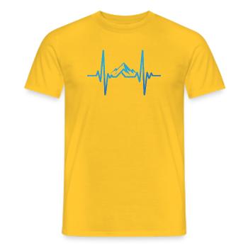 Hartslag met berglandschap - Heren T-shirt - geel - Voor - AI Model Male 178 dark (178cm)