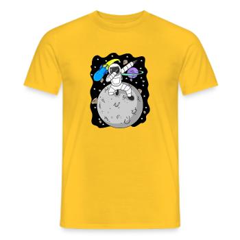 Astronaut auf dem Mond - Männer T-Shirt - Gelb - Vorne - AI Model Male 178 dark (178cm)