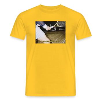 Tennismatch Humor Zitat - Männer T-Shirt - Gelb - Vorne - AI Model Male 178 dark (178cm)