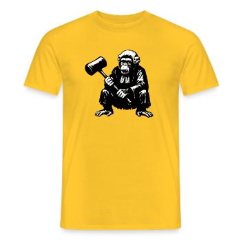 Rebellious monkey judge with hammer - Men's T-Shirt - yellow - Front - AI Model Male 178 dark (178cm)