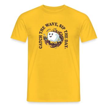 Catch the Wave Sip the Day – Coffee Vibes Retro - Männer T-Shirt - Gelb - Vorne - AI Model Male 178 dark (178cm)