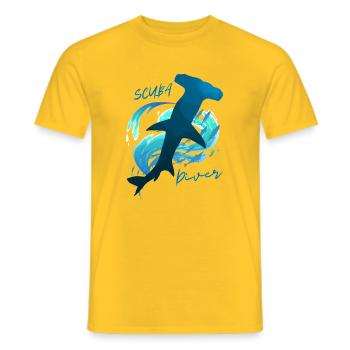 Plongeur Hammerhead Shark T-Shirt Cadeau de plongeur - T-shirt homme - jaune - Devant - AI Model Male 178 dark (178cm)