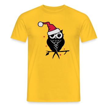 Winterliche Eule mit Santa Mütze im Schnee - Männer T-Shirt - Gelb - Vorne - AI Model Male 178 dark (178cm)