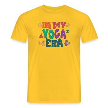 À l’époque du yoga - T-shirt homme - jaune - Devant - AI Model Male 178 dark (178cm)