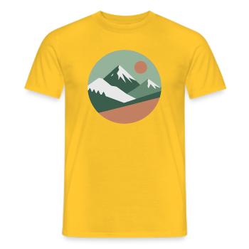 Skandinavischer Berg | Nordische Farben - Männer T-Shirt - Gelb - Vorne - AI Model Male 178 dark (178cm)