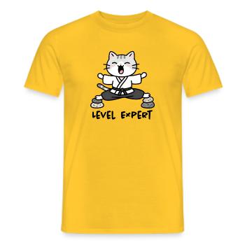Zen-Karate-Sensei-Katze - Männer T-Shirt - Gelb - Vorne - AI Model Male 178 dark (178cm)